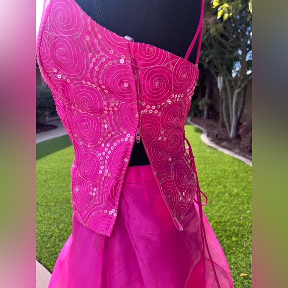 Blondie Nites Two piece formal prom gown - Picture 4 of 5